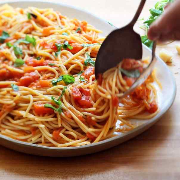 Classic Tomato Spaghetti